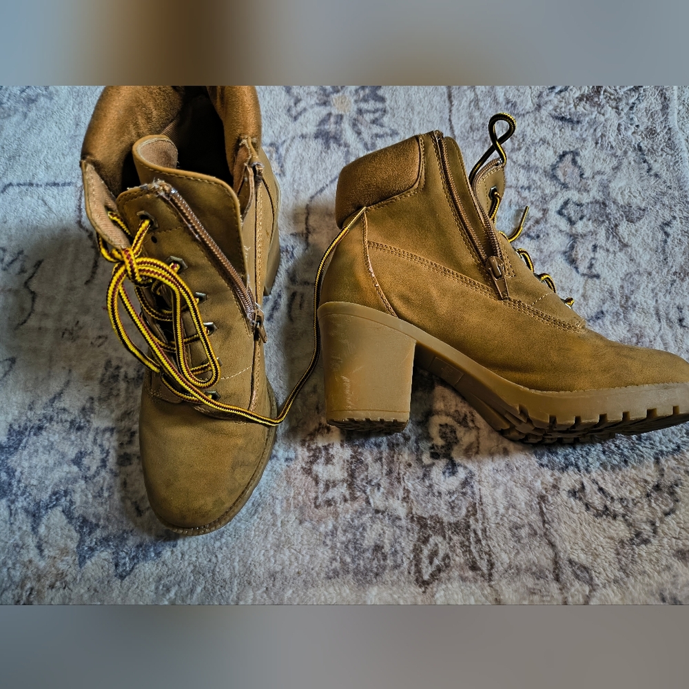 Zigi Soho Brown Lace-Up Boots with Yellow Accents